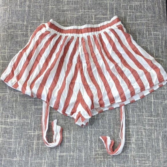 Red and White Striped Crepe Shorts - Picture 3 of 3